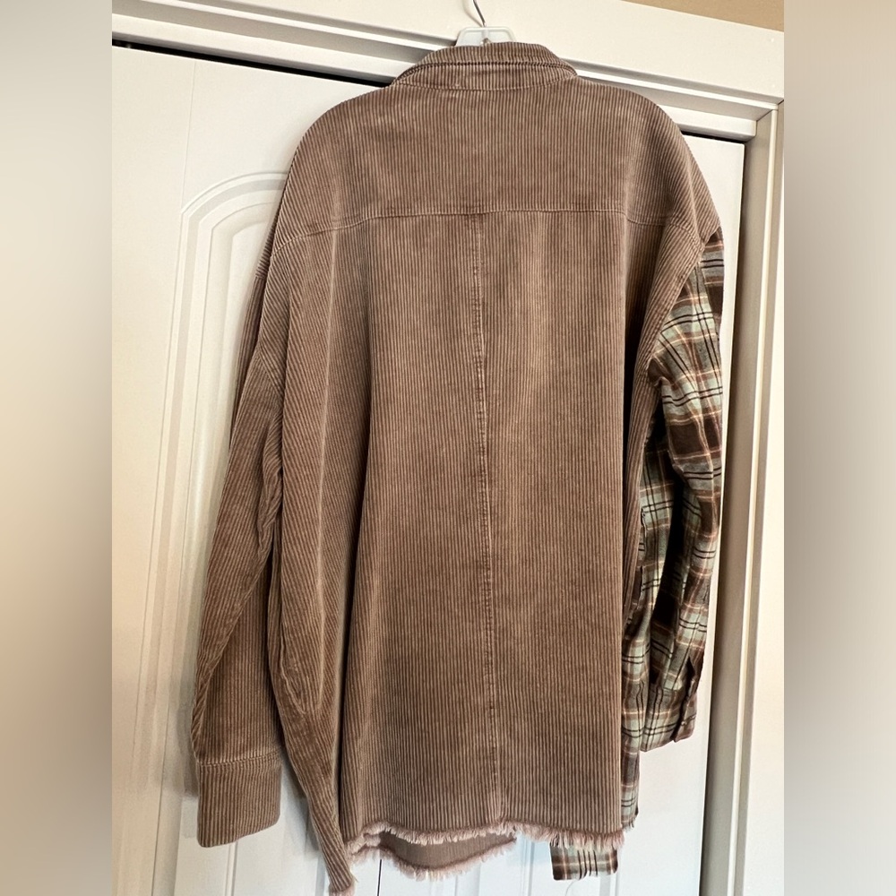 Oli & Hali corduroy flannel shacket size M - Picture 2 of 2